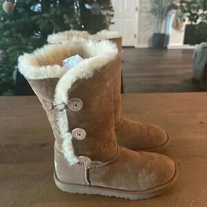UGG BAILEY BUTTON TRIPLET BOOTS GIRLS SIZE 4